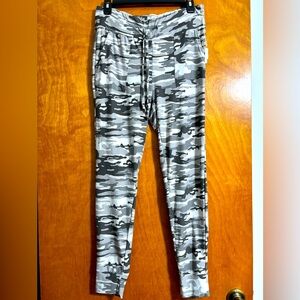 NWT Ultra Flirt Jogger Leggings